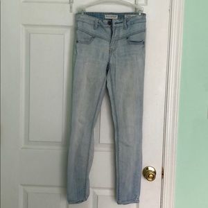 Light wash high wasted jeans
